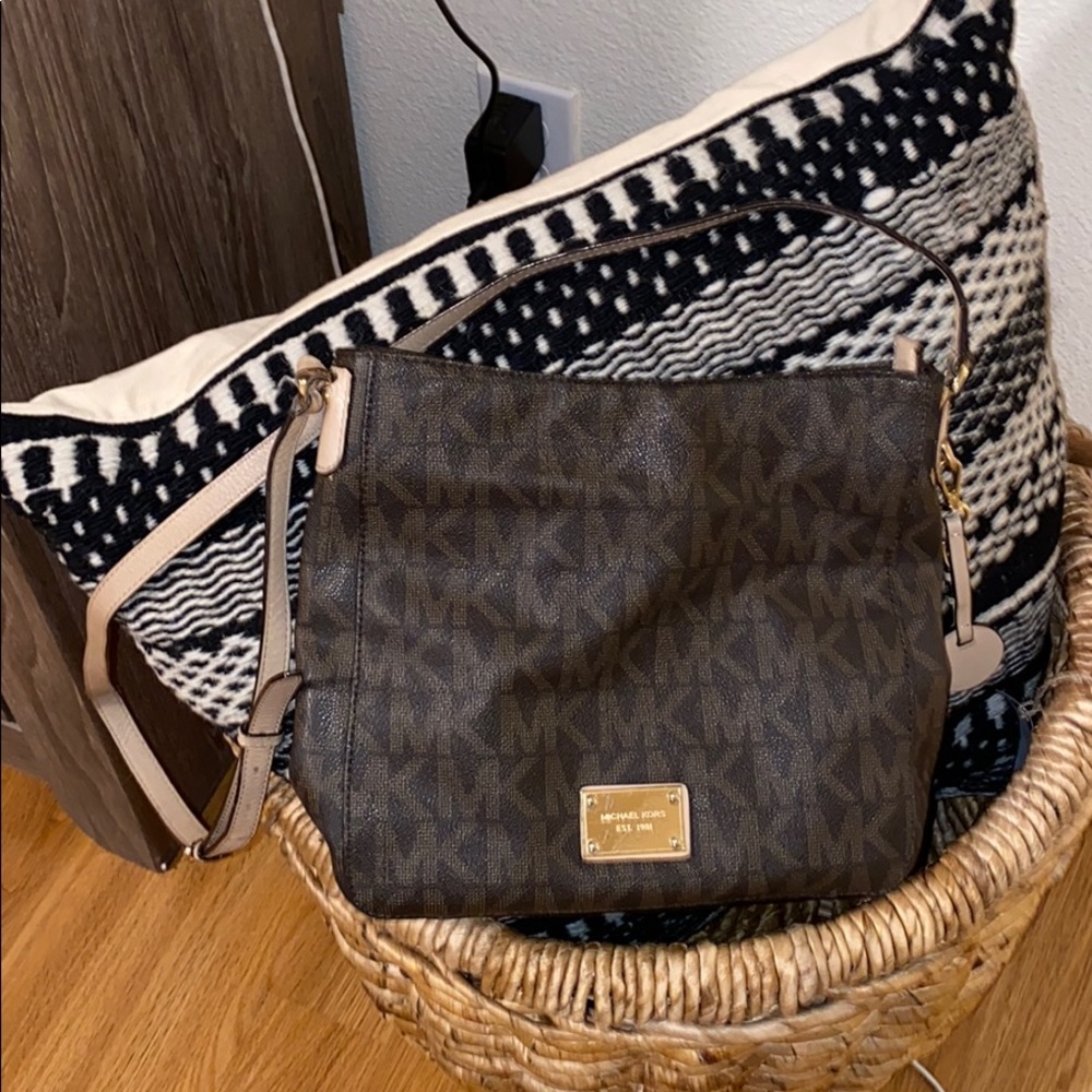 Michael kors crossbody bag